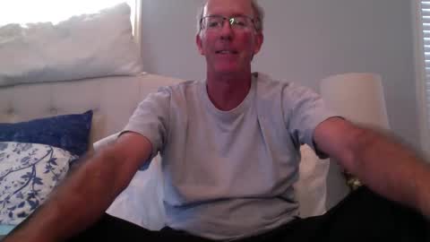 Snapshot of hairybater26 chatting on 10.21.25 Harry online show from 10.21.25