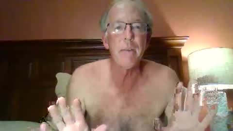 Snapshot of hairybater26 chatting on 11.14.25 Harry online show from 11.14.25