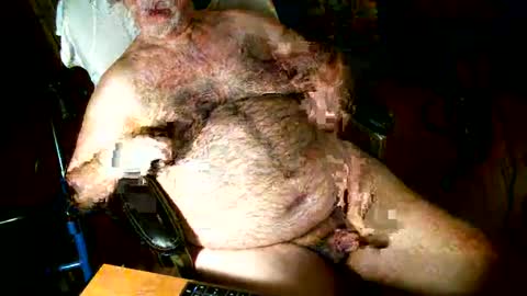 Snapshot of hairybear813 chatting on 01.06.25 hairybear813 online show from 01.06.25