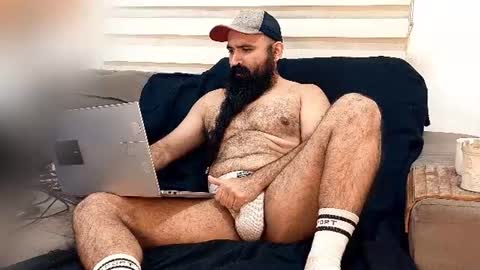 Snapshot of hairybeardedsmoker chatting on 07.04.26 Hairy Beard Smoker online show from 07.04.26