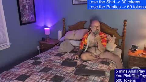 Snapshot of hairydaddybear69 chatting on 10.21.25 HairyDaddyBear69 online show from 10.21.25