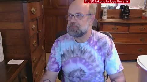 Snapshot of hairydaddybear69 chatting on 10.22.25 HairyDaddyBear69 online show from 10.22.25