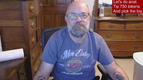Snapshot of hairydaddybear69 chatting on 11.01.25 HairyDaddyBear69 online show from 11.01.25