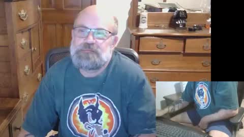 Snapshot of hairydaddybear69 chatting on 11.19.25 HairyDaddyBear69 online show from 11.19.25