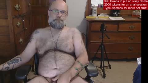 Snapshot of hairydaddybear69 chatting on 05.11.26 HairyDaddyBear69 online show from 05.11.26