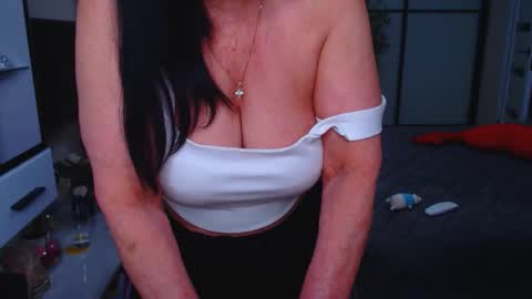 Snapshot of hairypussygranny chatting on 01.16.26 Monika online show from 01.16.26