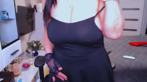 Snapshot of hairypussygranny chatting on 02.02.26 Monika online show from 02.02.26