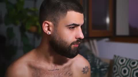 Snapshot of hairyrobxxx chatting on 09.11.25 HairyRobXxX online show from 09.11.25