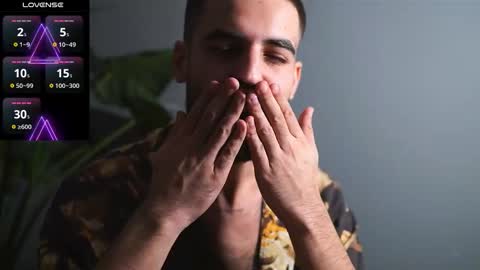 Snapshot of hairyrobxxx chatting on 10.02.25 HairyRobXxX online show from 10.02.25