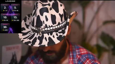 Snapshot of hairyrobxxx chatting on 10.30.25 HairyRobXxX online show from 10.30.25