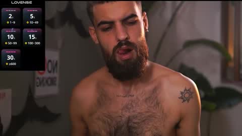 Snapshot of hairyrobxxx chatting on 10.31.25 HairyRobXxX online show from 10.31.25