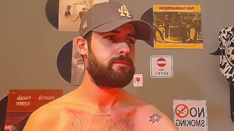 Snapshot of hairyrobxxx chatting on 02.18.26 HairyRobXxX online show from 02.18.26