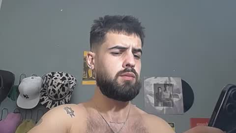 Snapshot of hairyrobxxx chatting on 03.08.26 HairyRobXxX online show from 03.08.26