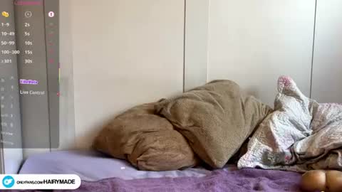 Snapshot of hairyshort chatting on 06.10.26 hairy and short online show from 06.10.26