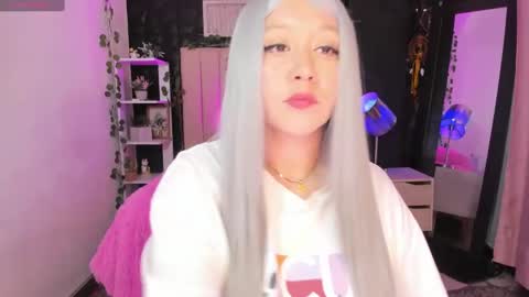 Snapshot of hairyybunny1811 chatting on 12.18.24 HELEN Open Pvt Instagram helen bunnny online show from 12.18.24