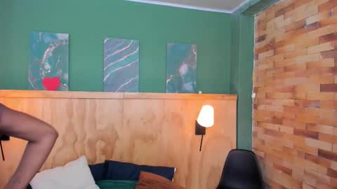 Halley Lorens online show from 10.18.25