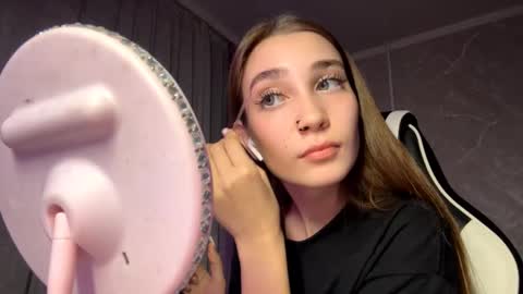 Holly online show from 11.03.25