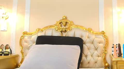 Hallie Stone online show from 03.20.26