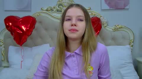 Snapshot of hallybradley chatting on 03.03.26 HallyBradley online show from 03.03.26