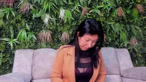 Snapshot of hana_yung chatting on 11.13.25 Hanna online show from 11.13.25