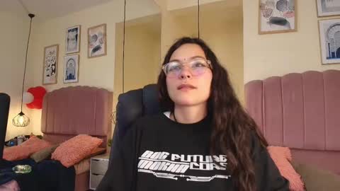 Snapshot of hanabie_ chatting on 02.25.26 hanabie_ online show from 02.25.26