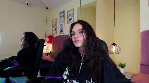 Snapshot of hanabie_ chatting on 02.27.26 hanabie_ online show from 02.27.26