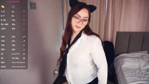 Snapshot of hanalif chatting on 09.19.25 Blair and Ethel online show from 09.19.25