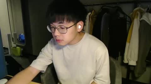 handsome_mannn online show from 12.20.24