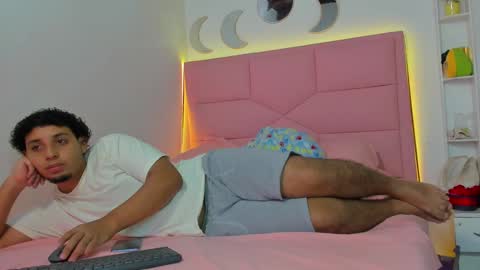 Snapshot of handsome_petite chatting on 12.02.24 grace and tim online show from 12.02.24