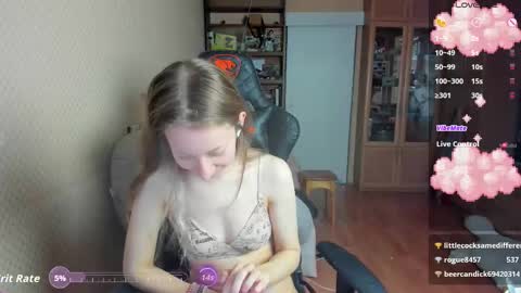 Snapshot of handsome_whale chatting on 11.09.25 Mila online show from 11.09.25