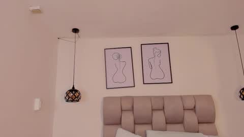 hanna__evans_ online show from 09.28.25