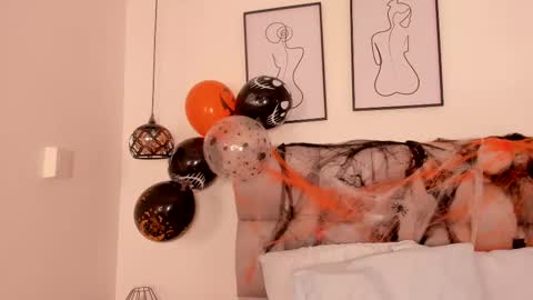 hanna__evans_ online show from 10.25.25