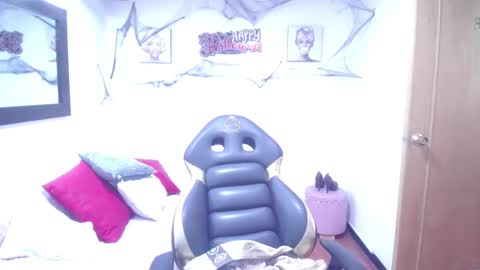 hanna_lamber online show from 10.16.25