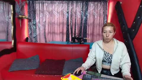 Snapshot of hanna_mature01 chatting on 02.11.25 Hanna online show from 02.11.25