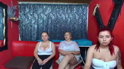 Snapshot of hanna_mature01 chatting on 03.01.25 Hanna online show from 03.01.25