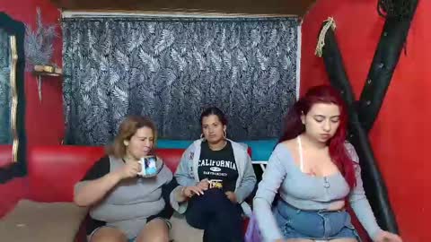 Snapshot of hanna_mature01 chatting on 03.02.25 Hanna online show from 03.02.25