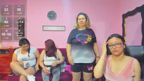 Snapshot of hanna_mature01 chatting on 10.25.25 Hanna online show from 10.25.25