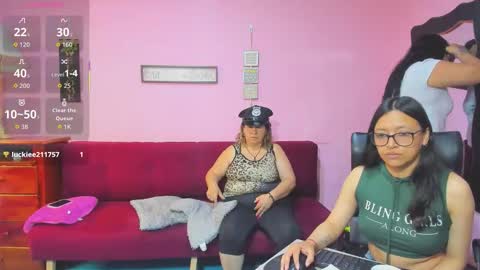 Snapshot of hanna_mature01 chatting on 10.28.25 Hanna online show from 10.28.25