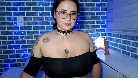 Snapshot of hanna_moons chatting on 06.13.26 hanna_moons online show from 06.13.26
