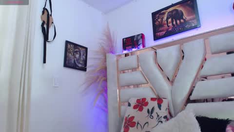 hanna_plum online show from 11.04.25