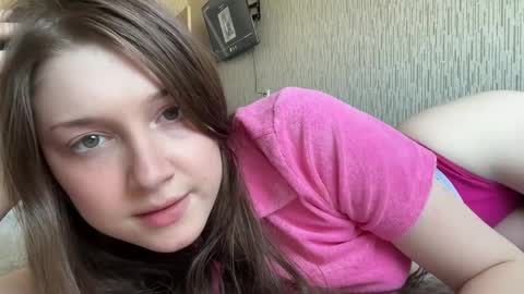 Snapshot of hanna_webber chatting on 06.04.26 hanna_webber online show from 06.04.26