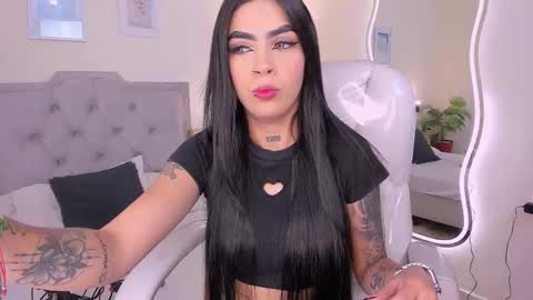 Snapshot of hannacolleman chatting on 11.04.25 Hanna online show from 11.04.25