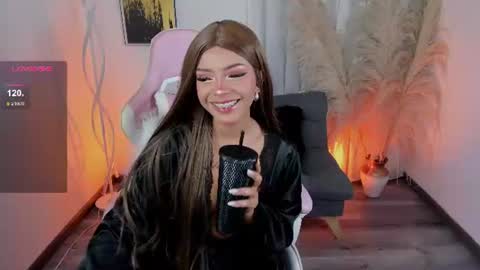 Snapshot of hannaferrati chatting on 06.16.26 hanna online show from 06.16.26