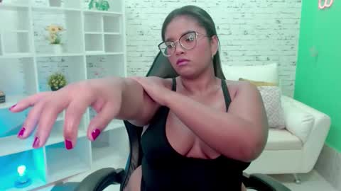 Snapshot of hannah__jackson chatting on 10.21.25 Hannah online show from 10.21.25