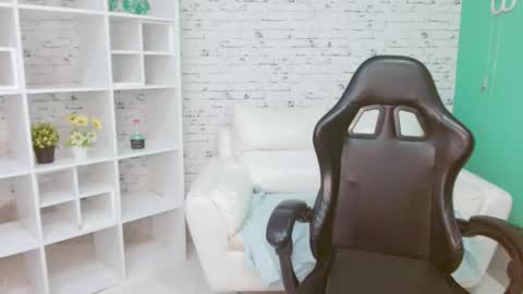 Snapshot of hannah__jackson chatting on 11.17.25 Hannah online show from 11.17.25