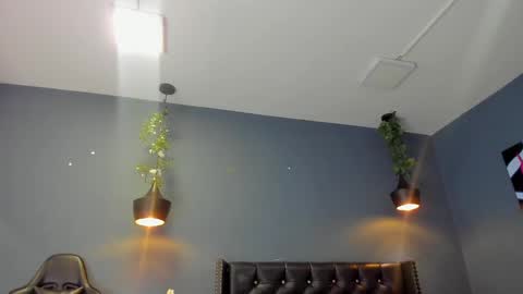 HANNAH MILLER online show from 01.17.25