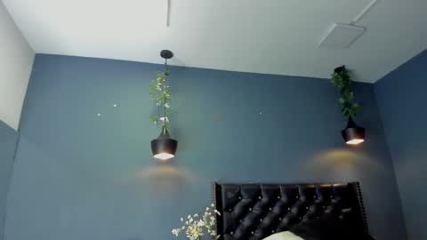 HANNAH MILLER online show from 03.05.25