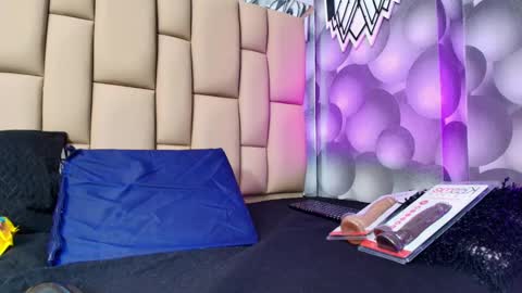 hannah_teehn online show from 09.27.25