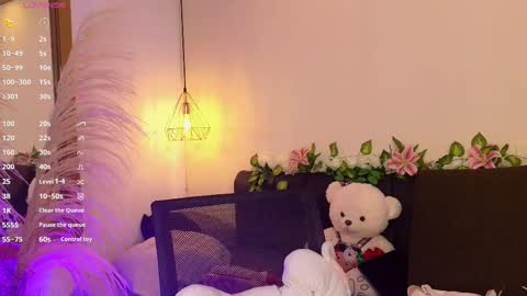 Snapshot of hannah_williams1 chatting on 09.28.25 Hannah Williams online show from 09.28.25