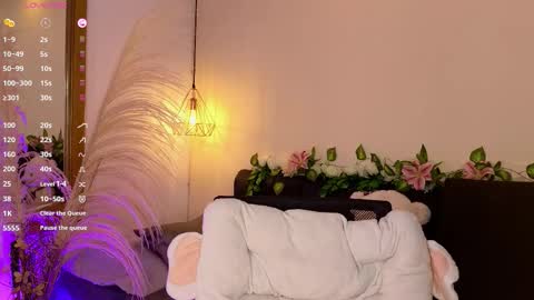 Snapshot of hannah_williams1 chatting on 10.10.25 Hannah Williams online show from 10.10.25